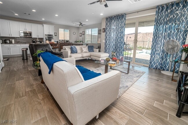 Building Photo - 111 Verde Rosa Dr