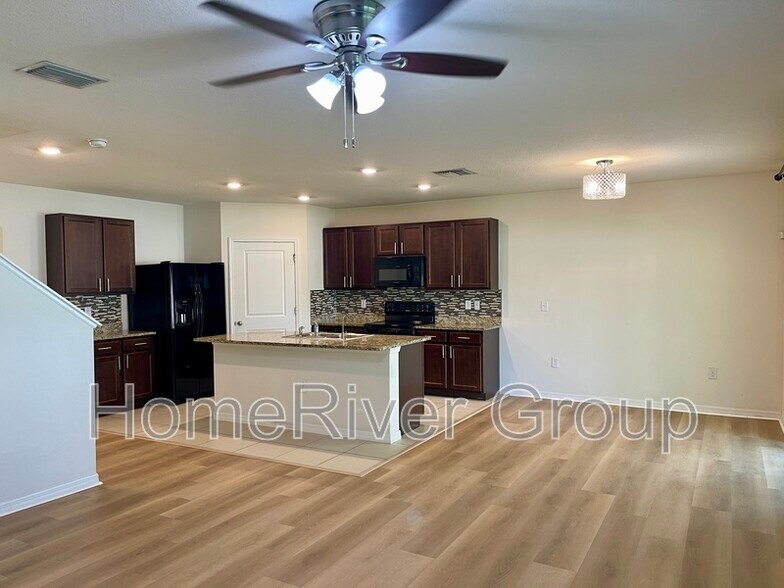 Building Photo - 9232 Watolla Dr