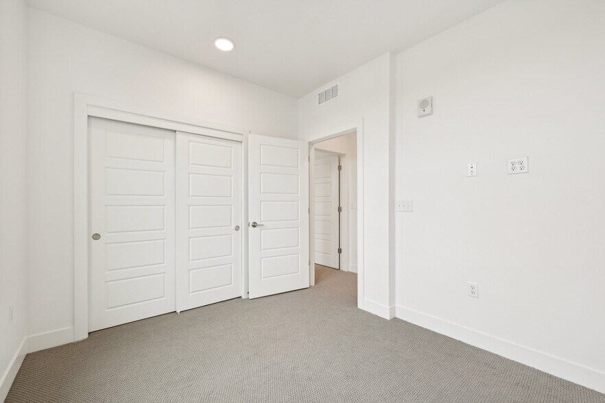 Building Photo - 2899 W 52nd Ave