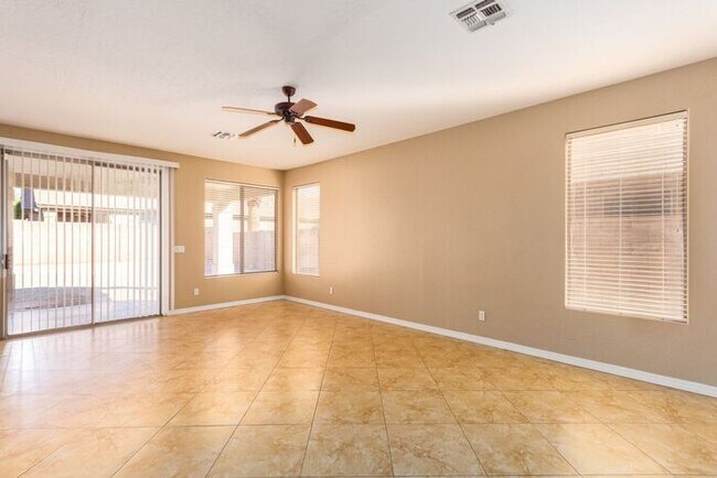 Building Photo - Single level rare to find 3 bed house in G...