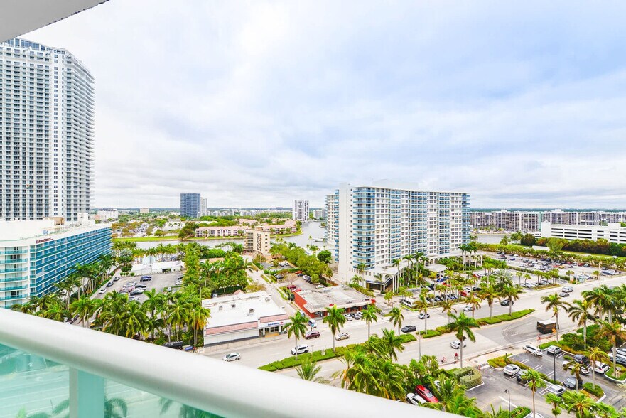 Building Photo - 3901 S Ocean Dr
