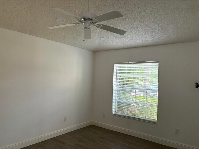 Building Photo - 7296 Via Palomar
