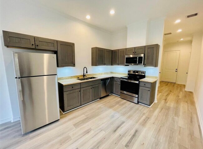 Building Photo - 3233 Real St