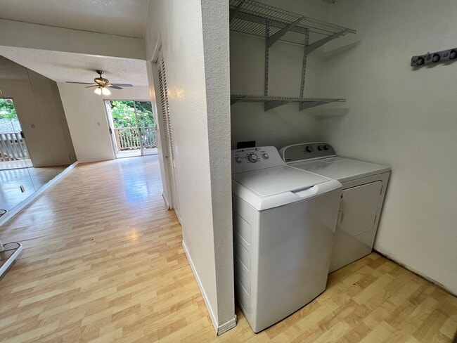 Building Photo - 4 Bed 2 Bath in Makakilo with Large Backyard!