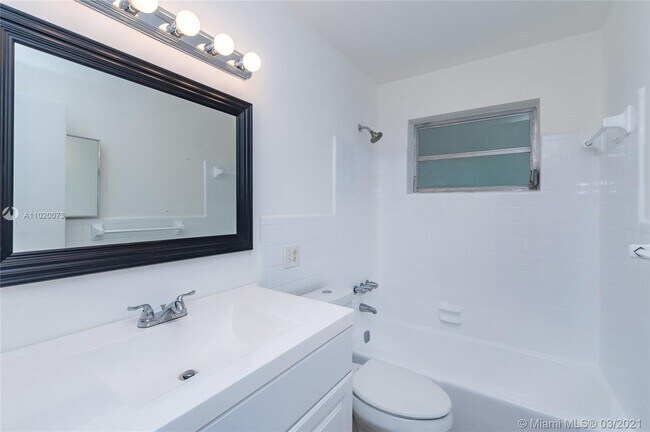 Building Photo - 4500 SW 42nd Ter