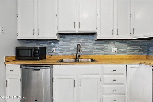 Building Photo - 2505 Waters Edge Dr