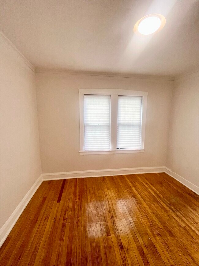 Building Photo - 1333 N Lorel Ave