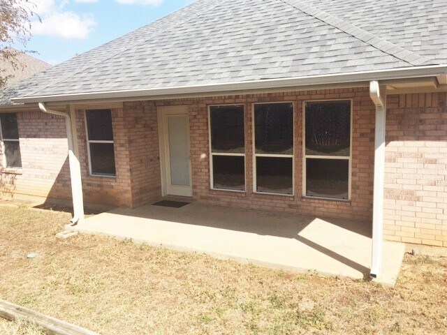 Back Porch - 302 Howard Way Dr