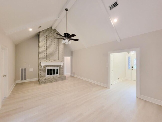Building Photo - 12910 Golden Rainbow Dr