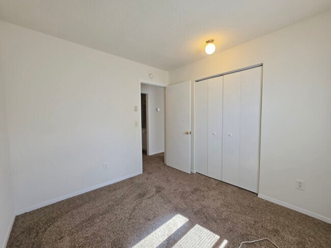 Building Photo - 609 Hammond St