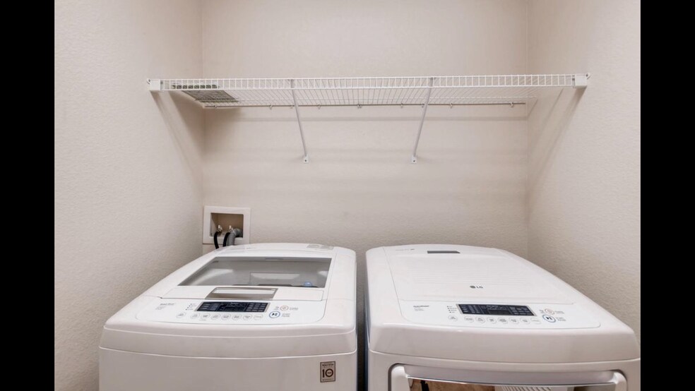 Building Photo - 324 E Fountain Blvd