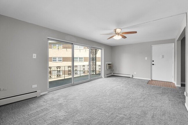 Building Photo - 301 E Plainfield Rd