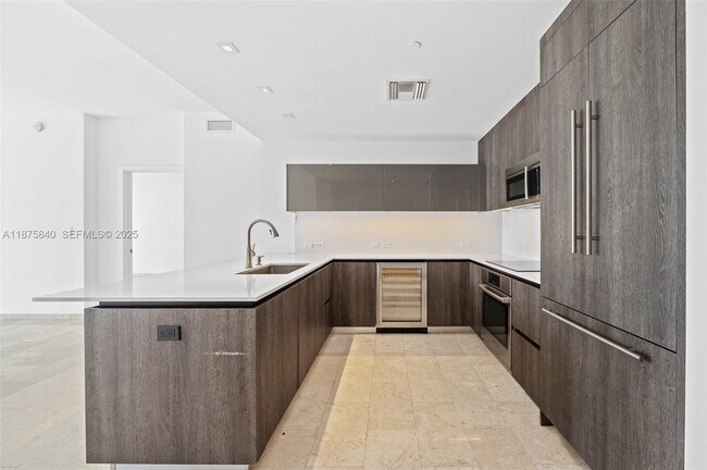 Building Photo - 88 SW 7th St