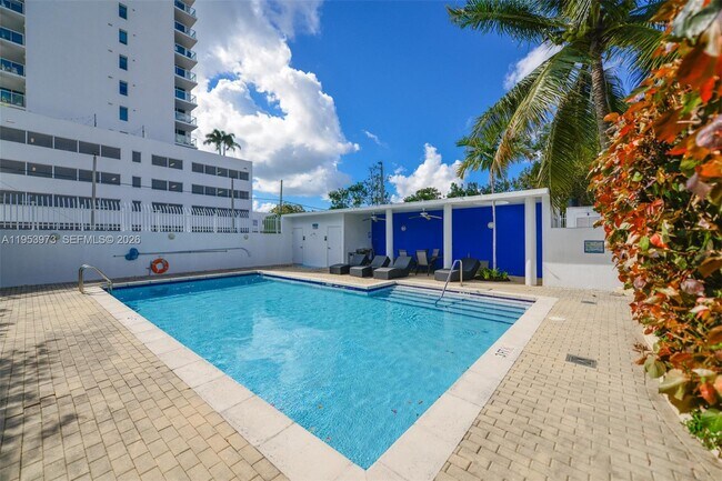 Building Photo - 1401 SW 22nd St