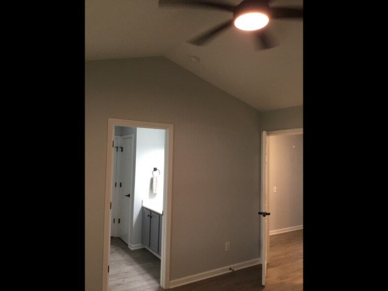 Building Photo - 1609 Tate Rd