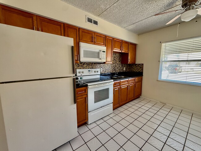 Building Photo - 698 Michigan Ct