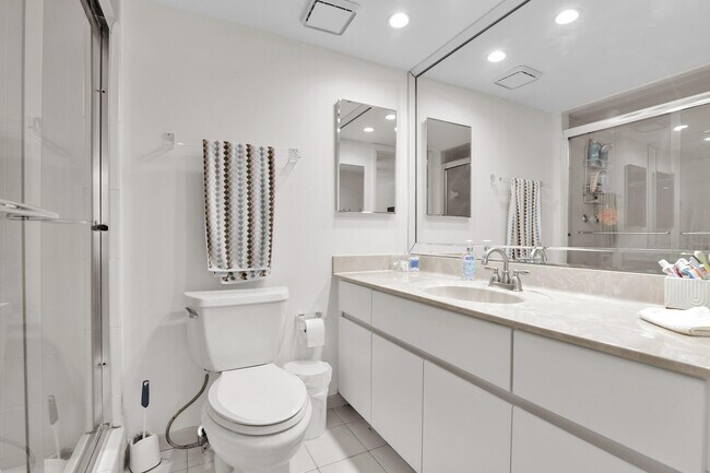 Building Photo - 1167 Hillsboro Mile