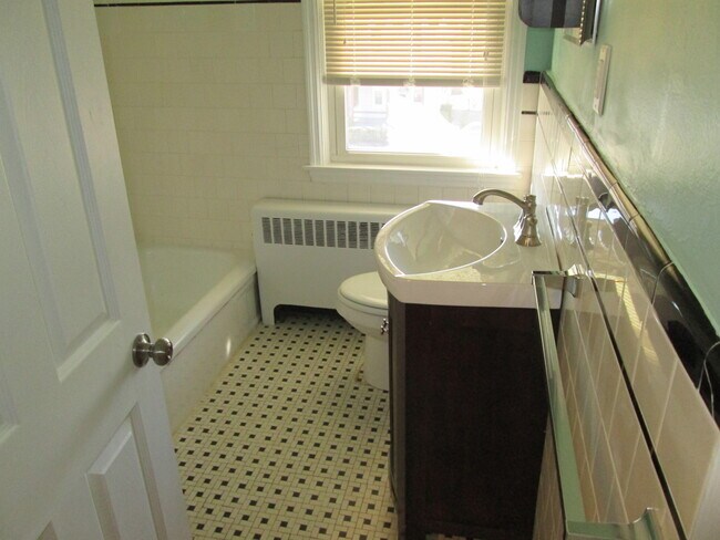 Building Photo - Updated 3 BR Townhome - North Hampden!