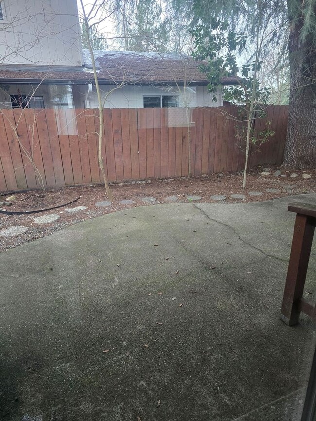 Building Photo - 3 bed 1 bath  Home for Rent in Grants Pass