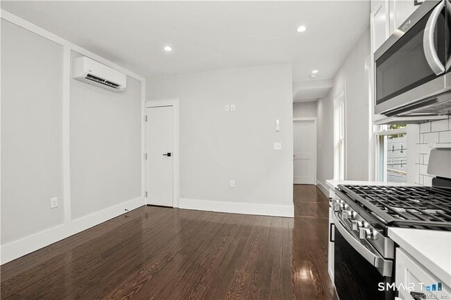 Building Photo - 174 Coram Ave