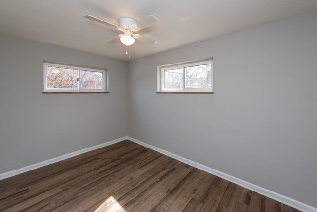 Building Photo - COVEDALE - 3+ bedroom brick cape cod  with one garage built in garage