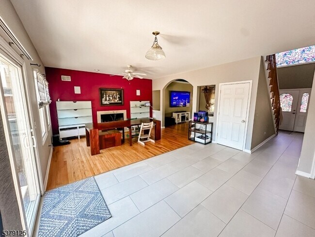 Building Photo - 9 Knoll Rd