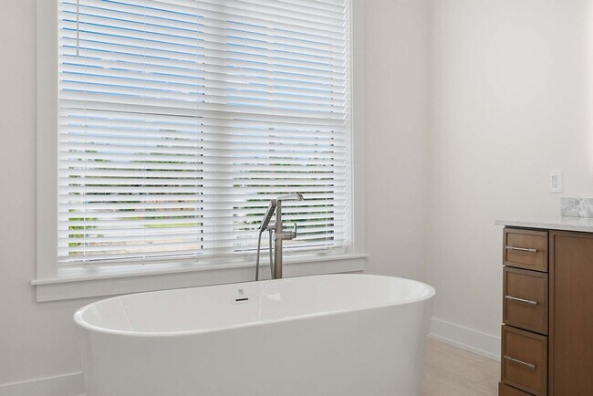 Building Photo - 304 Palm Beach Dr