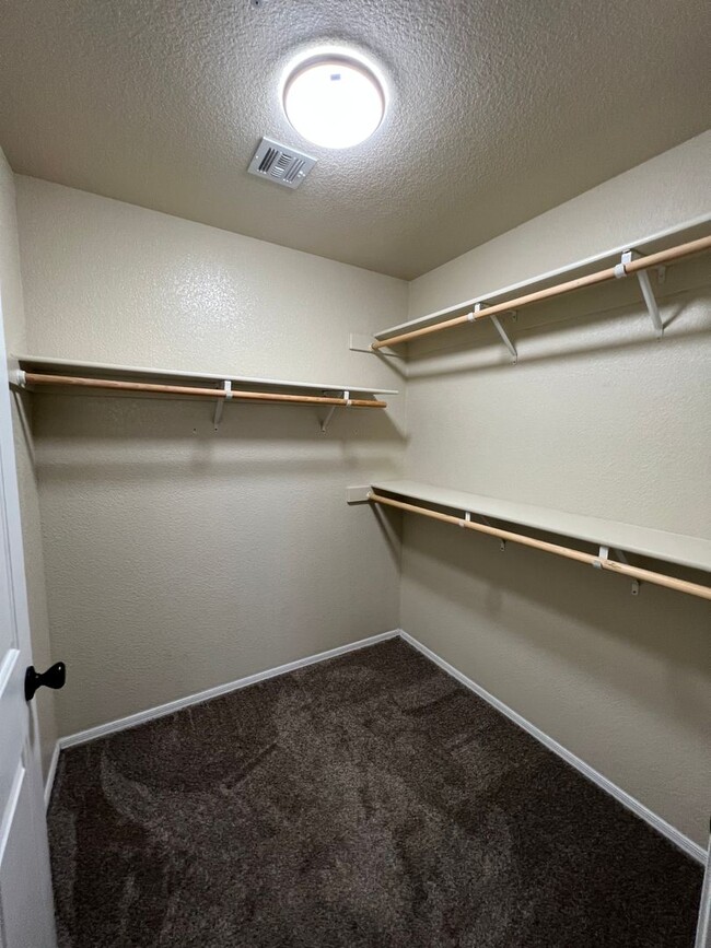 Building Photo - TOWNHOME IN SUNSET MTN VILLAS!