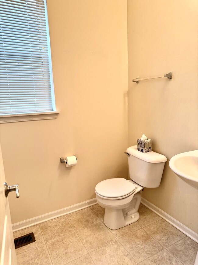 Building Photo - 738 Spires Dr