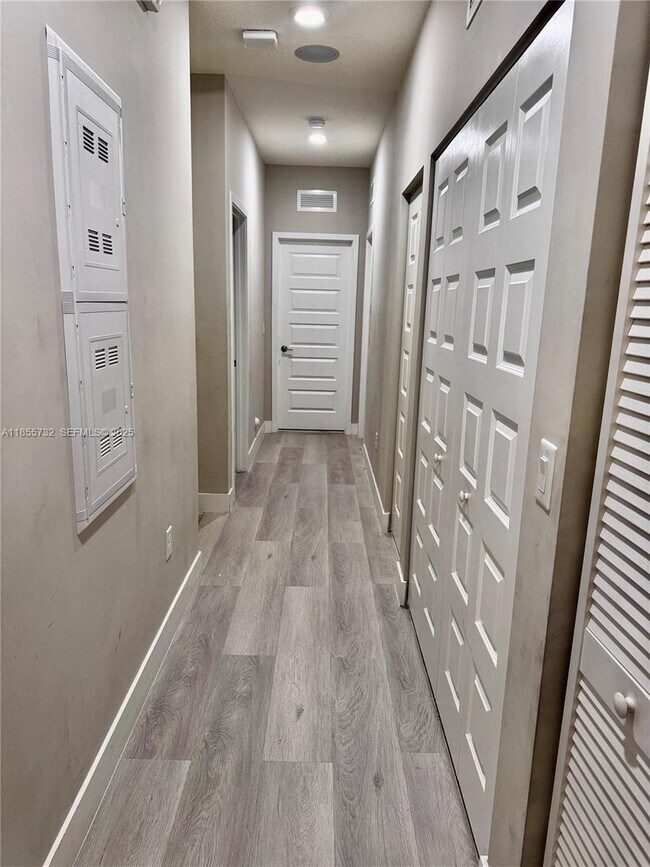 Building Photo - 7924 NW 105th Ave