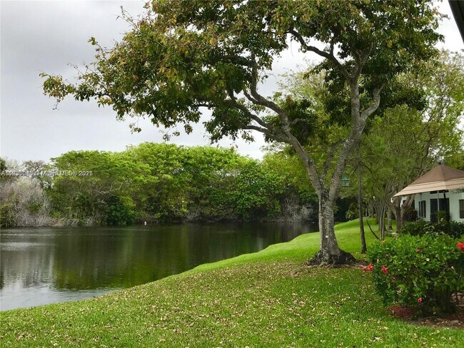 Building Photo - 3864 Carambola Cir N