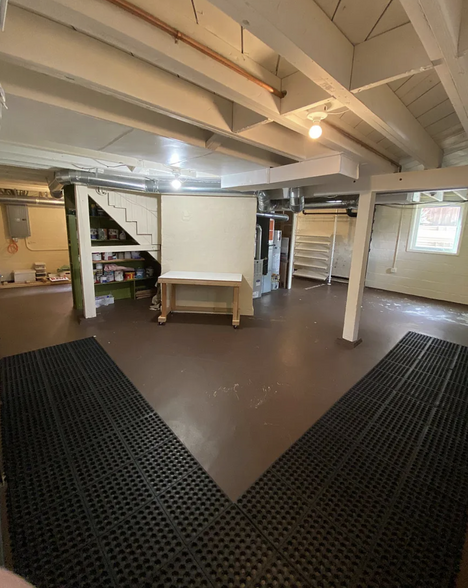 Building Photo - 7955 SE Milwaukie Ave