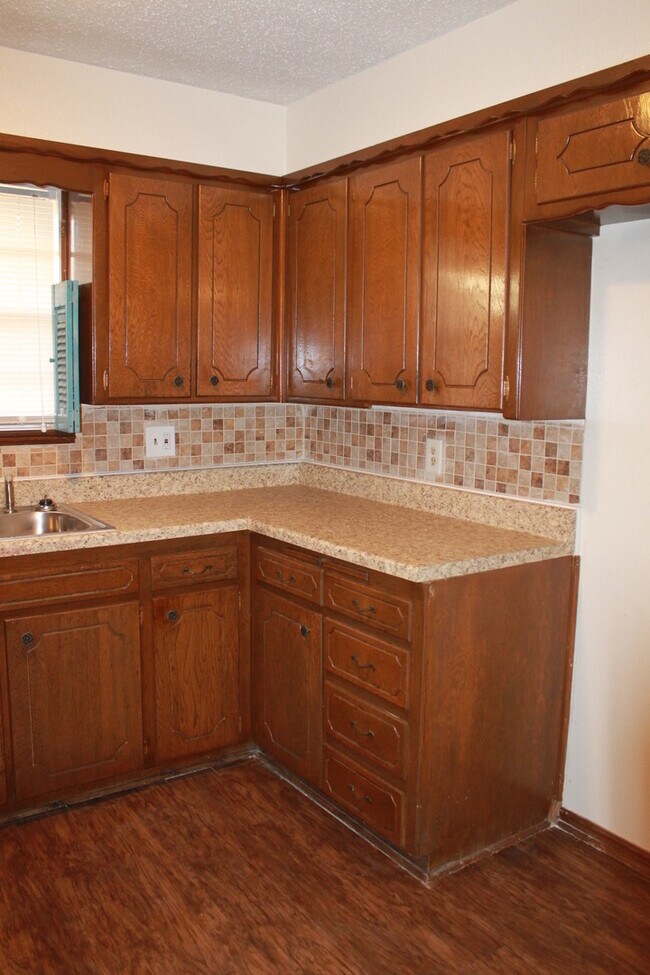 Building Photo - Move in Special!!  $250 off 2nd Month's rent!