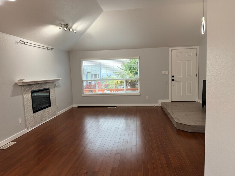 Building Photo - 27840 25th Dr S