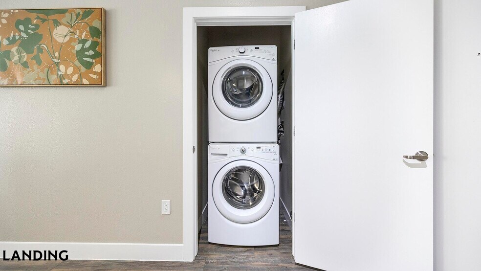 Building Photo - 1000 S Broadway