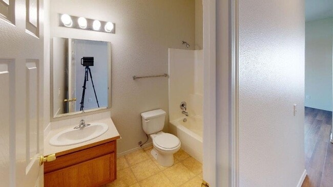 Building Photo - 1372 SE Newgate Dr