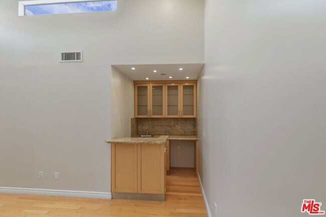 Building Photo - 4443 Ventura Canyon Ave