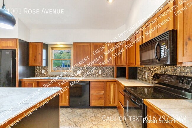 Building Photo - 1001 Rose Ave