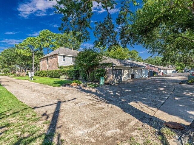 Building Photo - 1144 N Kirkwood Rd