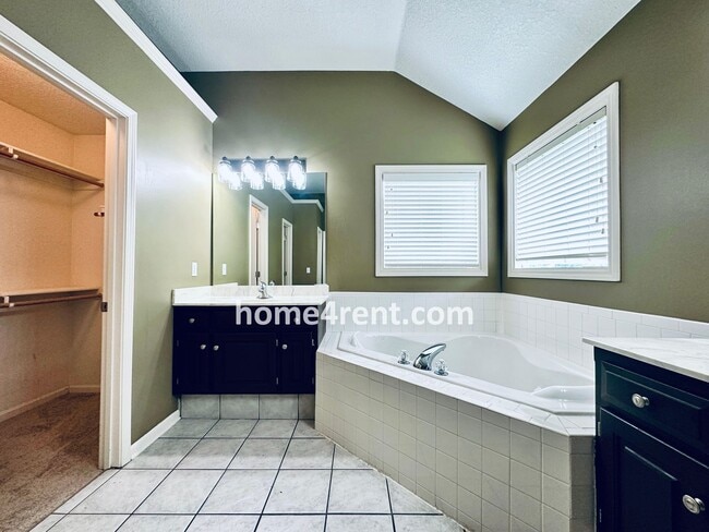 Building Photo - Fantastic South Overland Park Home in Blue...