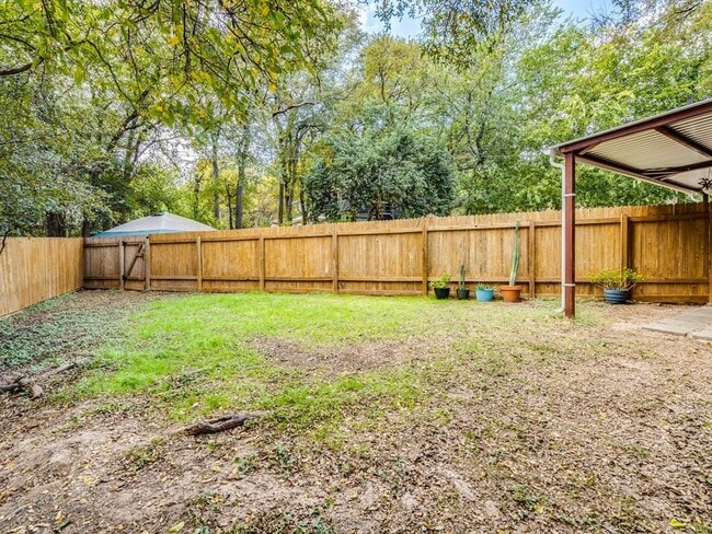 Building Photo - 1607 Valleyridge Dr