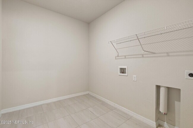 Building Photo - 2817 Ivy Post Dr