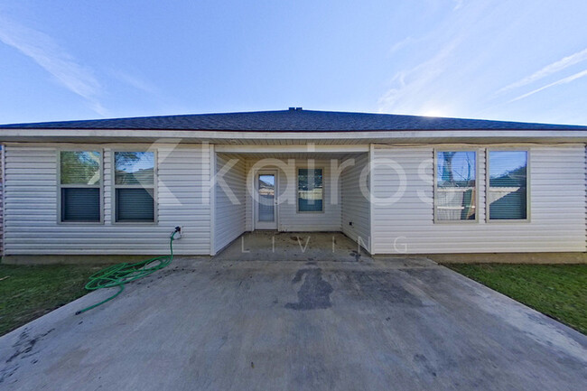 Building Photo - 208 Yardley Ct