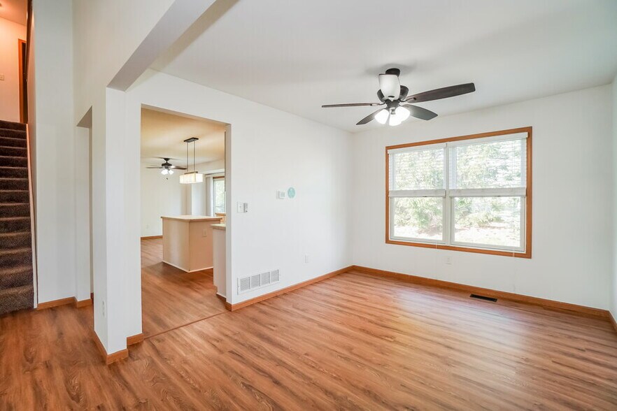 Building Photo - 3149 Sitka Spruce Dr