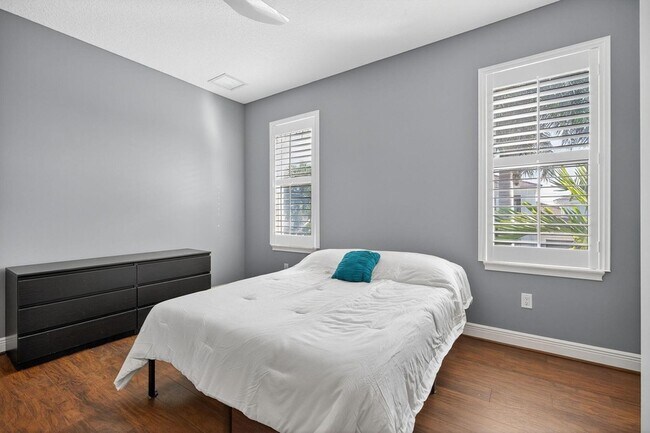 Building Photo - 8551 SE Driftwood St