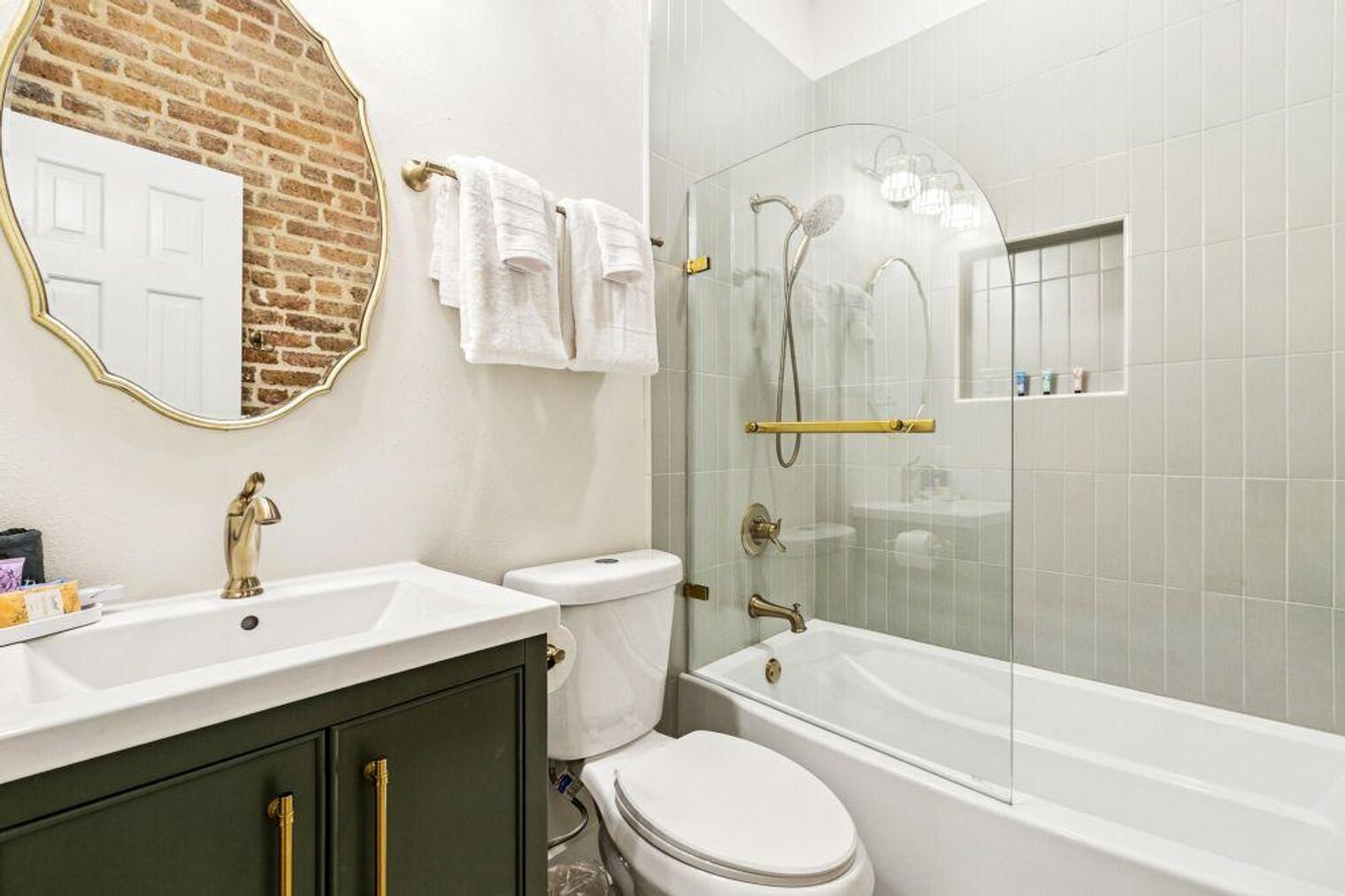 Building Photo - 1725 Robert C. Blakes Sr. Dr