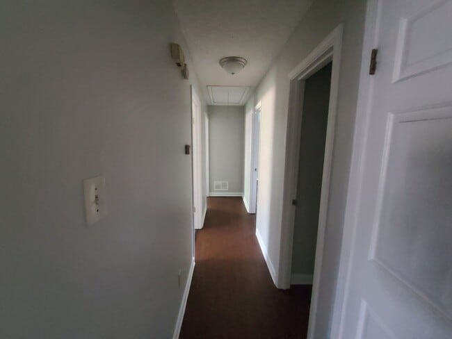 Building Photo - 7643 Ivy Hollow Dr