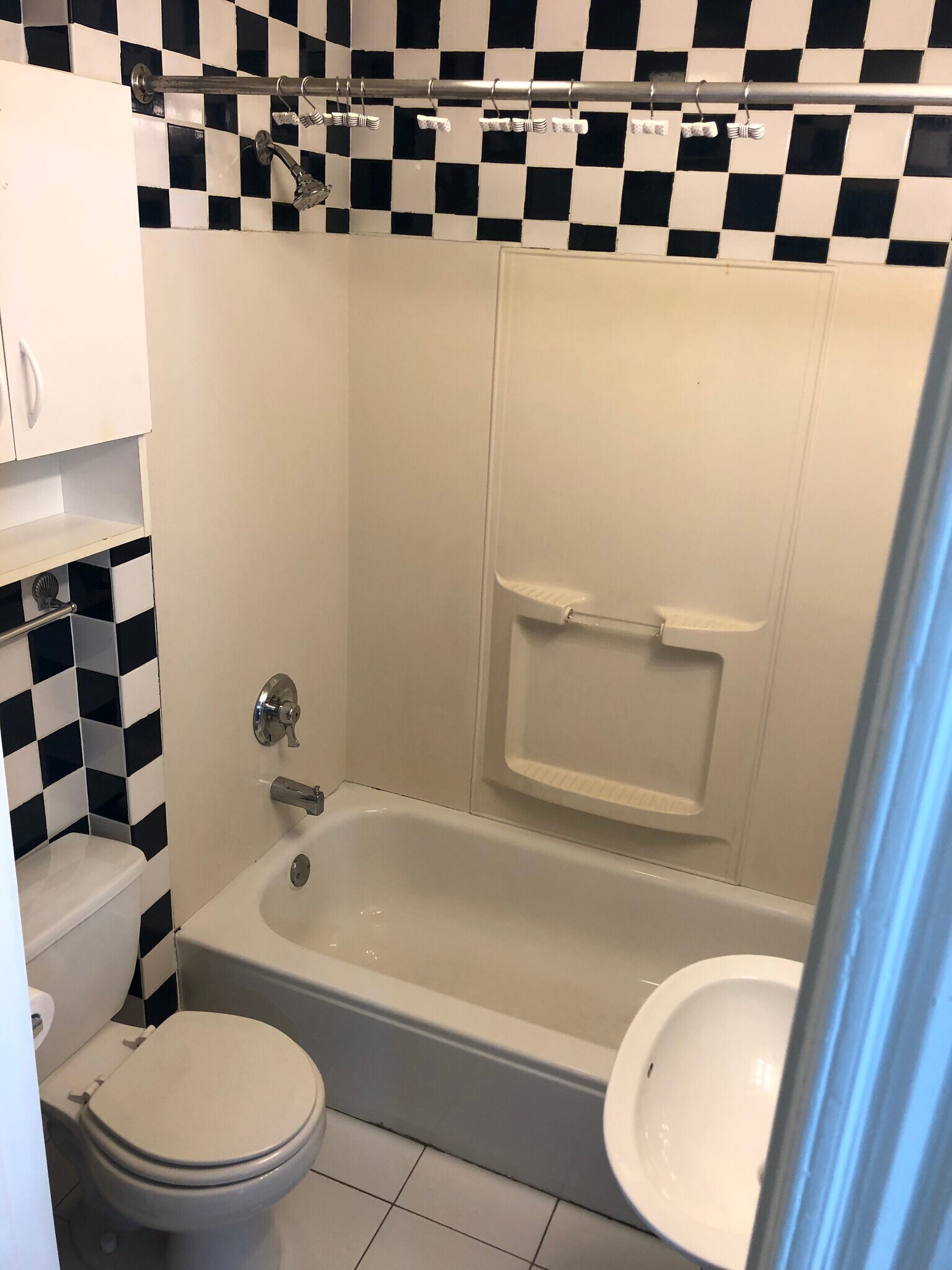 Shower/ tub combo - 224 E Main St