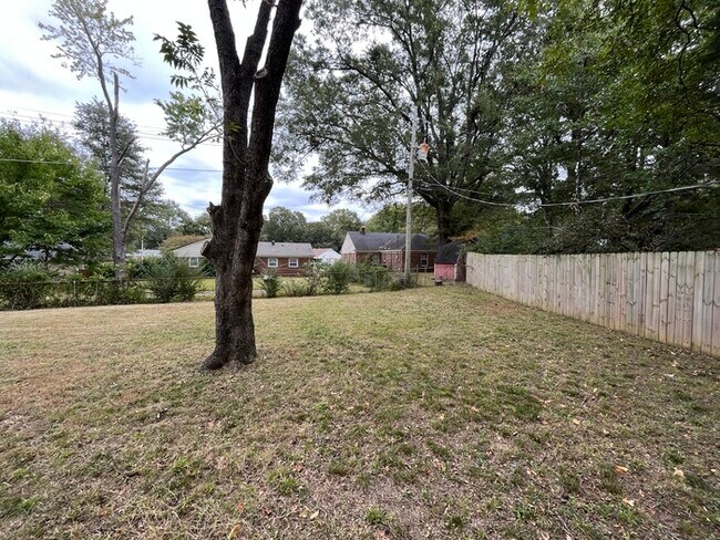 Building Photo - 3684 Bedford Ln - Available Now!