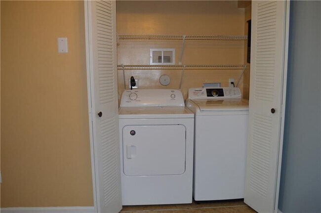 Building Photo - 5550 NW 61st St